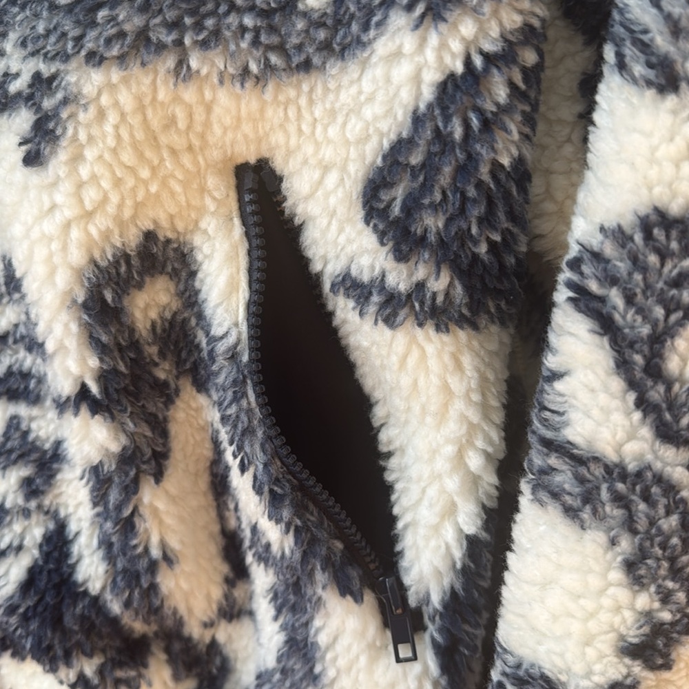 NWOT High-Pile Fleece Graphic Zip Jacket - Picture 10 of 14